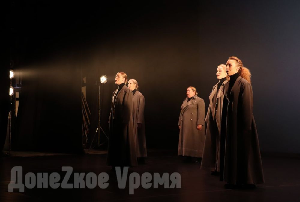 Нет возвышенной лирики, но есть правда жизни: спектакль “Поэзия созидания” показали на донецкой сцене Нет возвышенной лирики, но есть правда жизни: спектакль “Поэзия созидания” показали на донецкой сцене