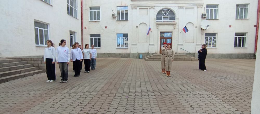 19 мая юнармейцы МО г. Комсомольское приняли участие в мероприятии «Мы - патриоты», посвященное Дню детских общественных объединений, которое прошло в ДК г.Комсомольское. Мероприятие прошло в виде квеста для команд из... 19 мая юнармейцы МО г. Комсомольское приняли участие в мероприятии «Мы - патриоты», посвященное Дню детских общественных объединений, которое прошло в ДК г.Комсомольское. Мероприятие прошло в виде квеста для команд из...