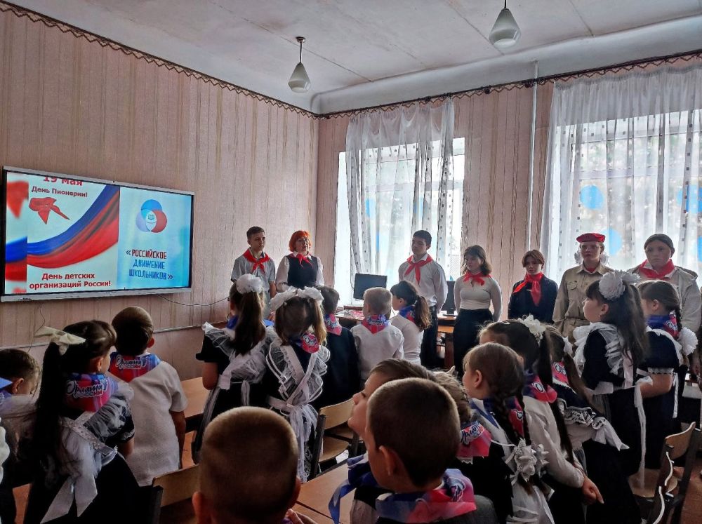 В Снежном прошли тематические мероприятия ко Дню детских организаций В Снежном прошли тематические мероприятия ко Дню детских организаций