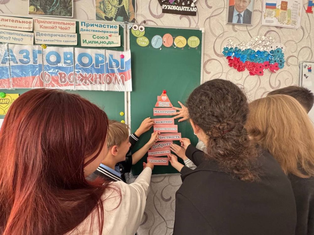 В школах Снежного прошли заключительные в этом году занятия проекта «Разговоры о важном» В школах Снежного прошли заключительные в этом году занятия проекта «Разговоры о важном»