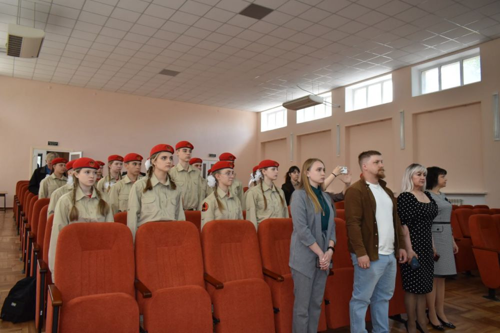 Глава Амвросиевского муниципального округа Игорь Лызов принял участие в очень важном патриотическом мероприятии – церемонии посвящения в Юнармейцы Глава Амвросиевского муниципального округа Игорь Лызов принял участие в очень важном патриотическом мероприятии – церемонии посвящения в Юнармейцы