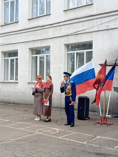 19 мая-День Пионерии. В честь этого праздника в ГБОУ "Школа №3 г. о. Дебальцево" по партийному проекту "Новая школа" прошёл конкурс-смотр строя и песни "Пионерское детство" в котором приняли участие учащиеся 2-10 классов 19 мая-День Пионерии. В честь этого праздника в ГБОУ "Школа №3 г. о. Дебальцево" по партийному проекту "Новая школа" прошёл конкурс-смотр строя и песни "Пионерское детство" в котором приняли участие учащиеся 2-10 классов
