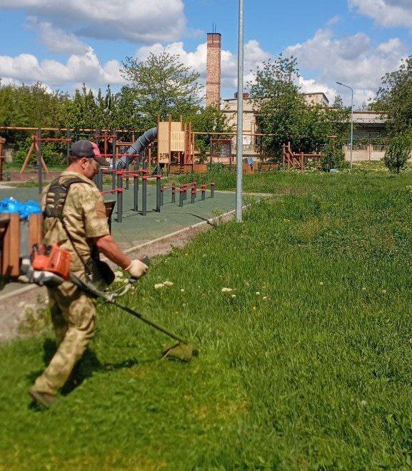 Выполняя поручение главы муниципального образования Волновахский МО Константина Зинченко, специалисты Службы Благоустройства «Комфорт» продолжают работу по покосу сорных и карантинных трав в соответствии с установленным... Выполняя поручение главы муниципального образования Волновахский МО Константина Зинченко, специалисты Службы Благоустройства «Комфорт» продолжают работу по покосу сорных и карантинных трав в соответствии с установленным...