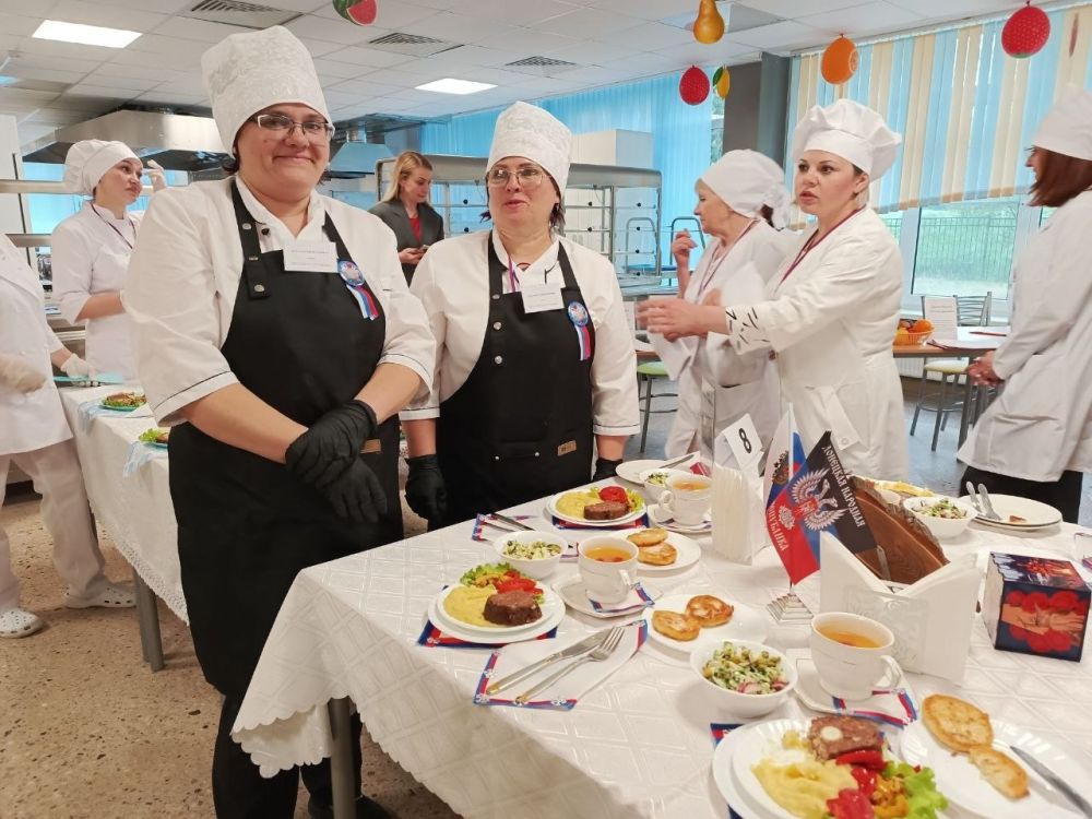 Команда поваров Снежного стали серебряными призерами Всероссийского конкурса школьных столовых Команда поваров Снежного стали серебряными призерами Всероссийского конкурса школьных столовых