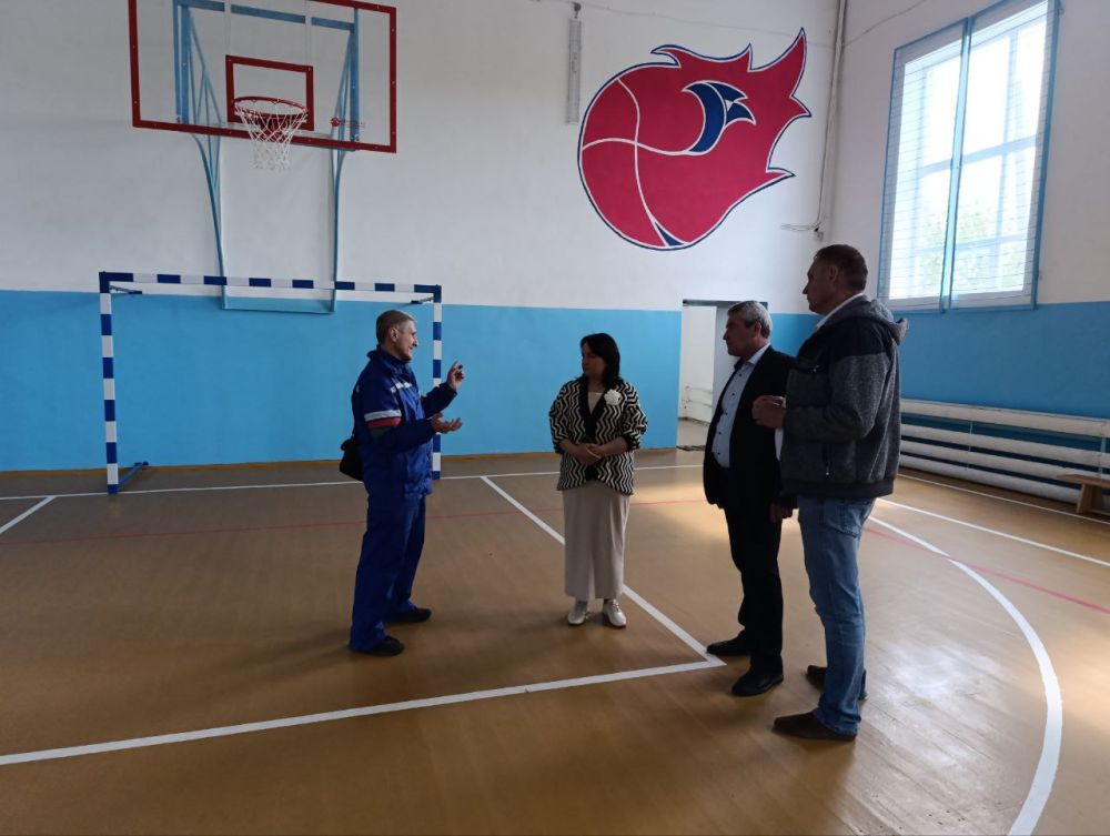 Встреча с трудовым коллективом спорткомплекса Новотроицкой школы Встреча с трудовым коллективом спорткомплекса Новотроицкой школы