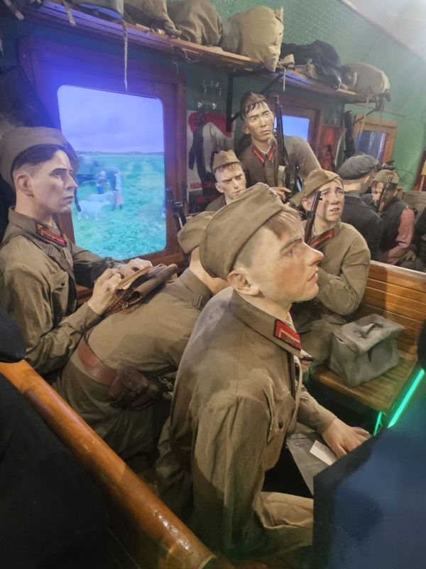 Ясиноватцы посетили легендарный "Поезд Победы" Ясиноватцы посетили легендарный "Поезд Победы"