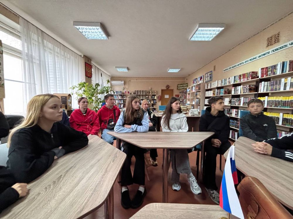 Активная молодёжь Иловайска собралась на круглый стол с участием первого заместителя главы администрации Свердлова Михаила Николаевича Активная молодёжь Иловайска собралась на круглый стол с участием первого заместителя главы администрации Свердлова Михаила Николаевича