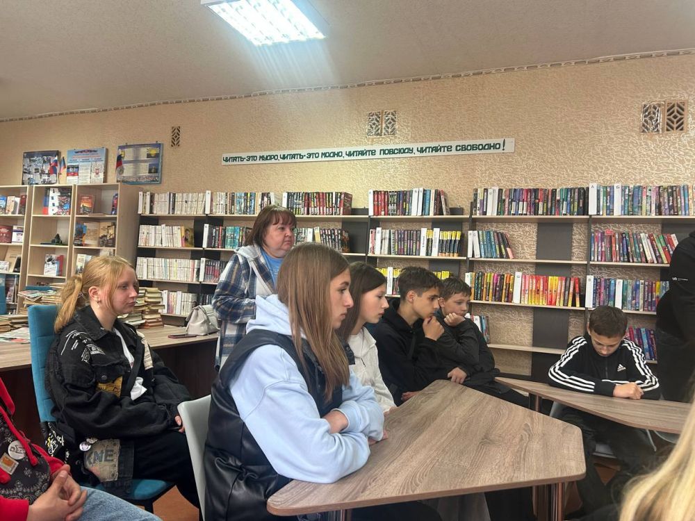 Активная молодёжь Иловайска собралась на круглый стол с участием первого заместителя главы администрации Свердлова Михаила Николаевича Активная молодёжь Иловайска собралась на круглый стол с участием первого заместителя главы администрации Свердлова Михаила Николаевича