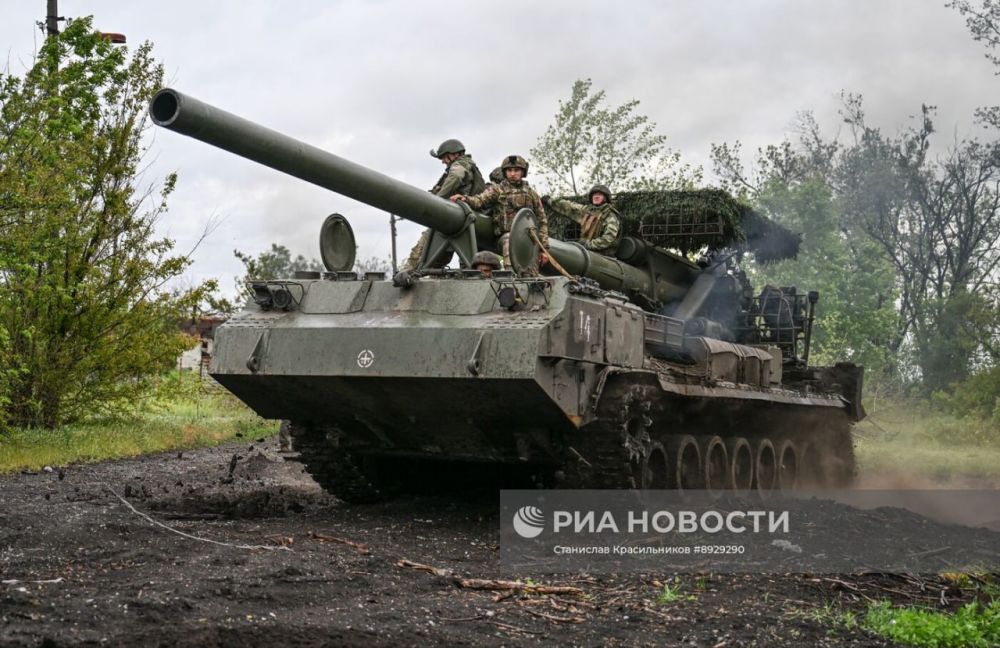 Очень большой калибр! Огонь расчета 2С7М "Малка" по ВСУшникам на покровском направлении Очень большой калибр! Огонь расчета 2С7М "Малка" по ВСУшникам на покровском направлении