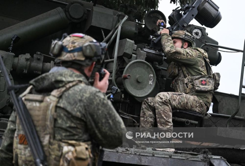 Очень большой калибр! Огонь расчета 2С7М "Малка" по ВСУшникам на покровском направлении Очень большой калибр! Огонь расчета 2С7М "Малка" по ВСУшникам на покровском направлении
