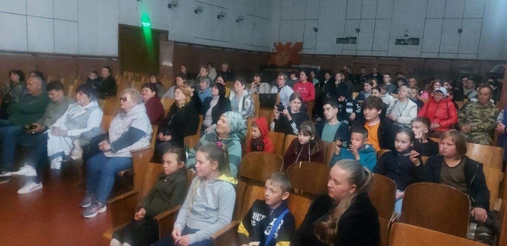 В Михайловском СДК 20 мая состоялся концерт Мариупольского эстрадно симфонического оркестра Донецкой Государственной филармонии "Никто не забыт, ничто не забыто" В Михайловском СДК 20 мая состоялся концерт Мариупольского эстрадно симфонического оркестра Донецкой Государственной филармонии "Никто не забыт, ничто не забыто"