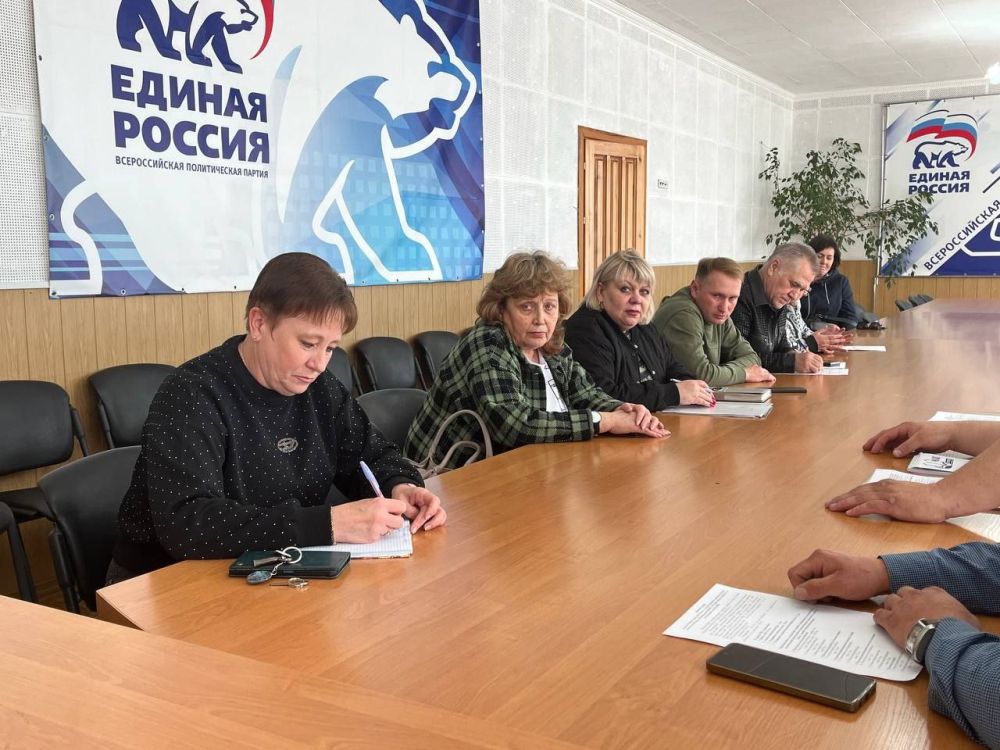 Начальник управления жилищно-коммунального хозяйства администрации городского округа Дебальцево, заместитель председателя комиссии по подготовке объектов жилищно-коммунального хозяйства, социальной сферы городского округа... Начальник управления жилищно-коммунального хозяйства администрации городского округа Дебальцево, заместитель председателя комиссии по подготовке объектов жилищно-коммунального хозяйства, социальной сферы городского округа...