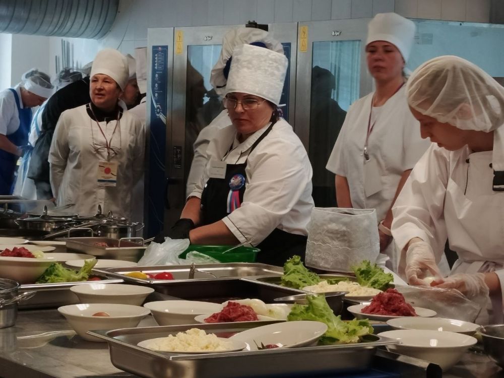 Команда поваров Снежного стали серебряными призерами Всероссийского конкурса школьных столовых Команда поваров Снежного стали серебряными призерами Всероссийского конкурса школьных столовых