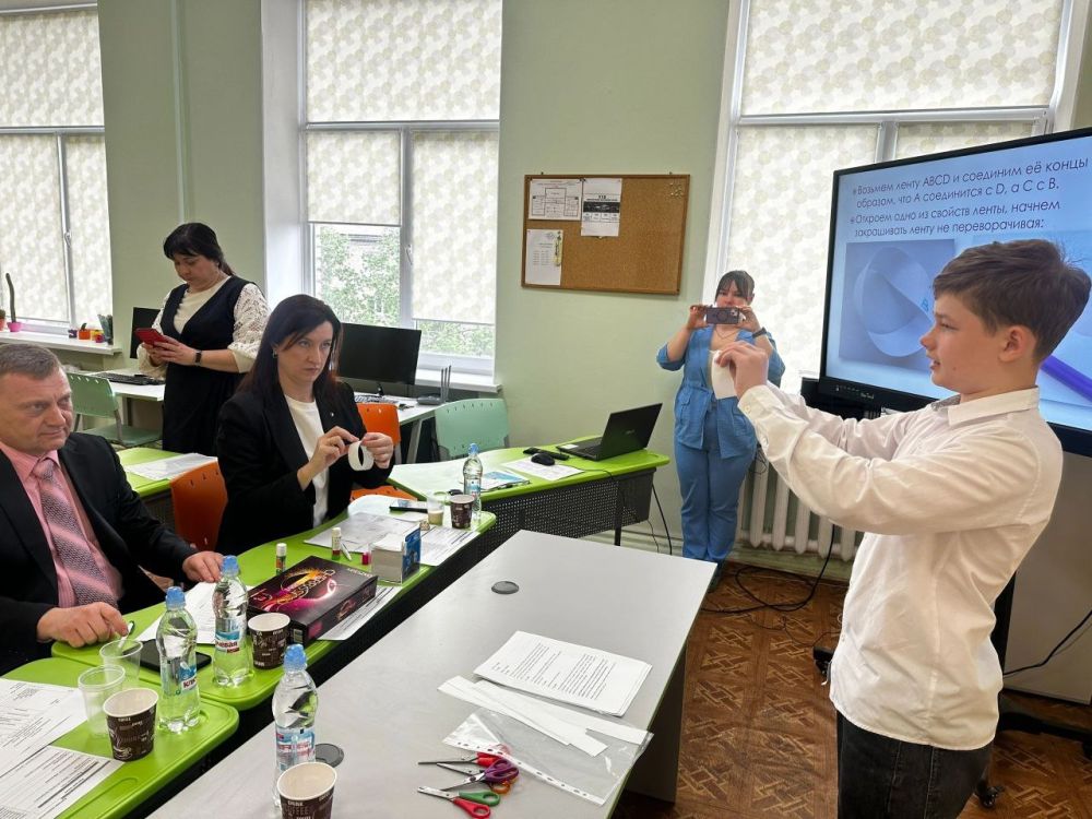 Альбина Афенченко: Сегодня в Гимназии 6 в рамках партийного проекта "Новая школа" прошла научно-практическая конференция, где ученики 5–11 классов представили свои исследовательские работы и проекты по самым разным предметам... Альбина Афенченко: Сегодня в Гимназии 6 в рамках партийного проекта "Новая школа" прошла научно-практическая конференция, где ученики 5–11 классов представили свои исследовательские работы и проекты по самым разным предметам...