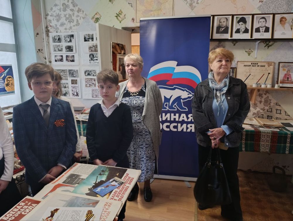 Иван Адамец: Школьный музей "Перекрёстки истории: от эпохи СССР до наших дней" Иван Адамец: Школьный музей "Перекрёстки истории: от эпохи СССР до наших дней"