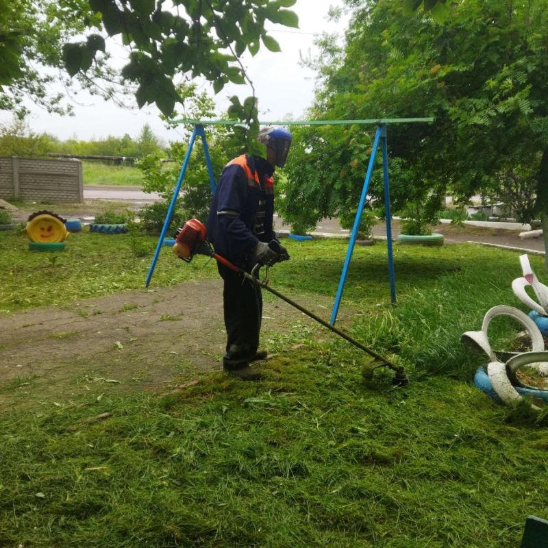 В Кировском следят за чистотой дворов В Кировском следят за чистотой дворов