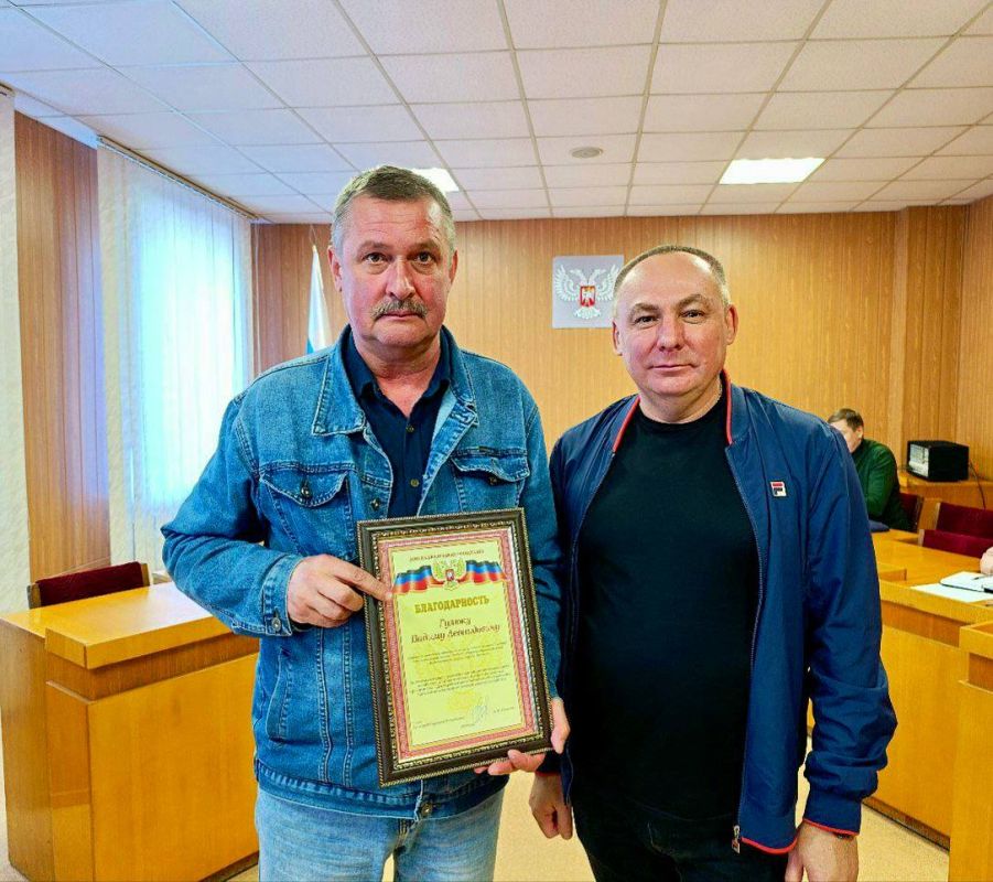 Сегодня руководитель Управы Буденновского внутригородского района Администрации городского округа Донецк Михаил Меренков провел аппаратное совещание с участием депутата Народного совета Донецкой Народной Республики Юрия... Сегодня руководитель Управы Буденновского внутригородского района Администрации городского округа Донецк Михаил Меренков провел аппаратное совещание с участием депутата Народного совета Донецкой Народной Республики Юрия...