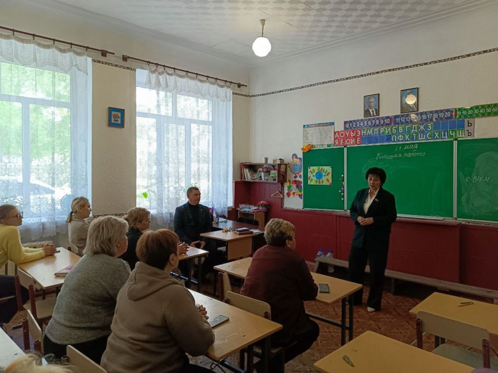 Валентина Харлашка: Сегодня, 21 мая, провела встречу с избирателями в ГБОУ «Средняя школа № 31 городского округа Макеевка», расположенной в Червоногвардейском внутригородском районе городского округа Макеевки Валентина Харлашка: Сегодня, 21 мая, провела встречу с избирателями в ГБОУ «Средняя школа № 31 городского округа Макеевка», расположенной в Червоногвардейском внутригородском районе городского округа Макеевки
