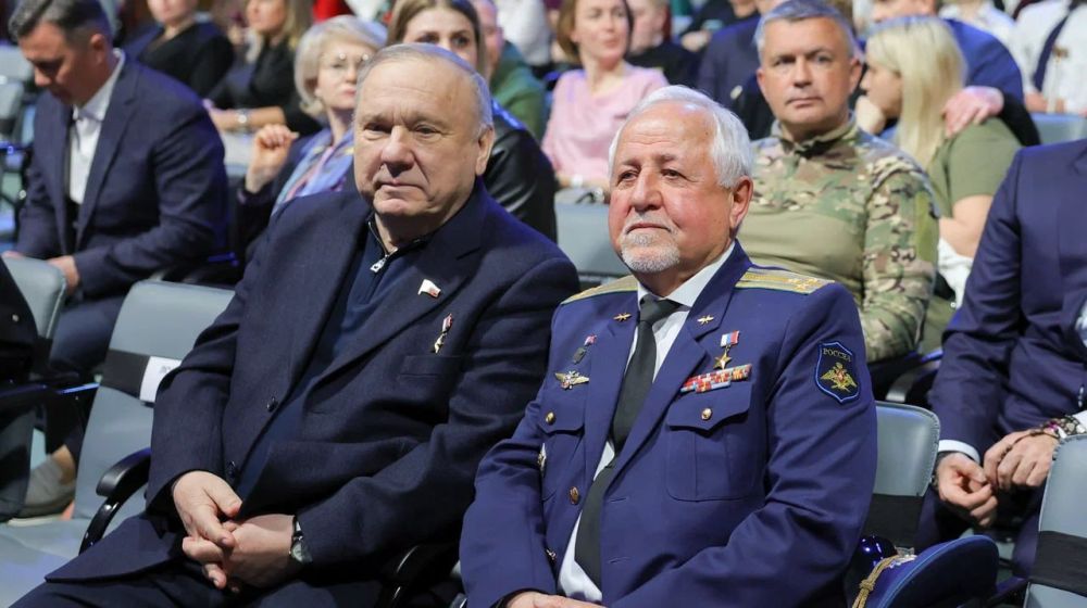 Марина Ким: Только сейчас удалось перевести дух после вчерашней большой премьеры нашего нового документального фильма «Азов головного мозга 2». Огромная благодарность национальному центру «Россия», который предоставил... Марина Ким: Только сейчас удалось перевести дух после вчерашней большой премьеры нашего нового документального фильма «Азов головного мозга 2». Огромная благодарность национальному центру «Россия», который предоставил...