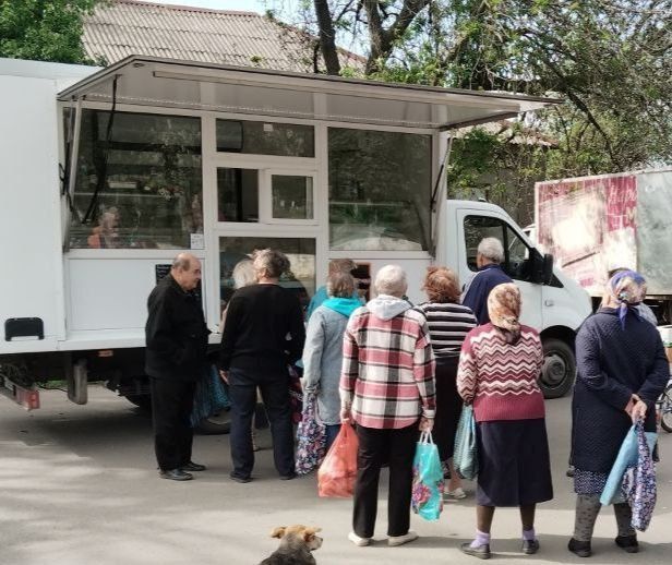 Минпромторг ДНР организовал выезд автомагазинов в отдаленные населенные пункты городских округов Донецк, Докучаевск, Горловка, Макеевка, Харцызск, а также на территории Авдеевки, Волновахского, Володарского, Старобешевского... Минпромторг ДНР организовал выезд автомагазинов в отдаленные населенные пункты городских округов Донецк, Докучаевск, Горловка, Макеевка, Харцызск, а также на территории Авдеевки, Волновахского, Володарского, Старобешевского...