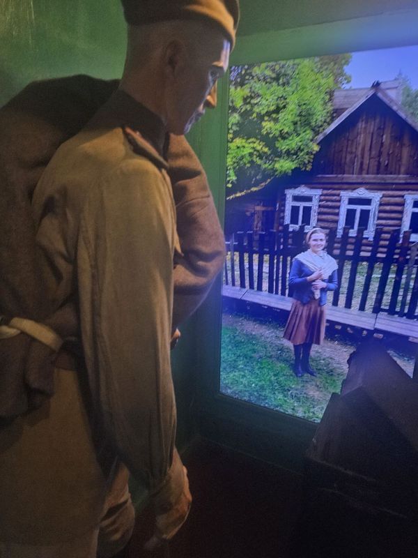 Ясиноватцы посетили легендарный "Поезд Победы" Ясиноватцы посетили легендарный "Поезд Победы"