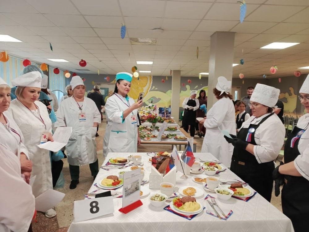 Команда поваров Снежного стали серебряными призерами Всероссийского конкурса школьных столовых Команда поваров Снежного стали серебряными призерами Всероссийского конкурса школьных столовых