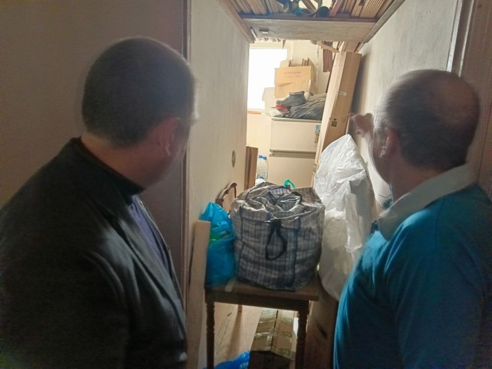21 мая руководитель Управы Червоногвардейского внутригородского района Администрации городского округа Макеевка Антон Гринзовский провел встречу с жителями дома № 16 микрорайона Калининский по партийному проекту «Управдом» 21 мая руководитель Управы Червоногвардейского внутригородского района Администрации городского округа Макеевка Антон Гринзовский провел встречу с жителями дома № 16 микрорайона Калининский по партийному проекту «Управдом»