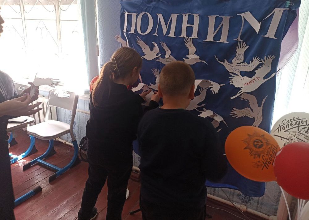 16 мая в торезской школе № 2 в рамках проекта «Служу Отечеству» прошло важное и трогательное мероприятие – урок мужества, посвященный героям специальной военной операции 16 мая в торезской школе № 2 в рамках проекта «Служу Отечеству» прошло важное и трогательное мероприятие – урок мужества, посвященный героям специальной военной операции