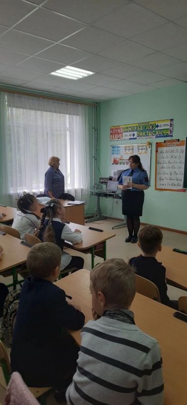 Уступи дороги поездам. В рамках партийного проекта "Безопасные дороги", специалистами по охране труда станции Ясиноватая Донецкого филиала ФГУП "Железные дороги Новороссии", активистами партии "ЕДИНАЯ РОССИЯ", проведены... Уступи дороги поездам. В рамках партийного проекта "Безопасные дороги", специалистами по охране труда станции Ясиноватая Донецкого филиала ФГУП "Железные дороги Новороссии", активистами партии "ЕДИНАЯ РОССИЯ", проведены...
