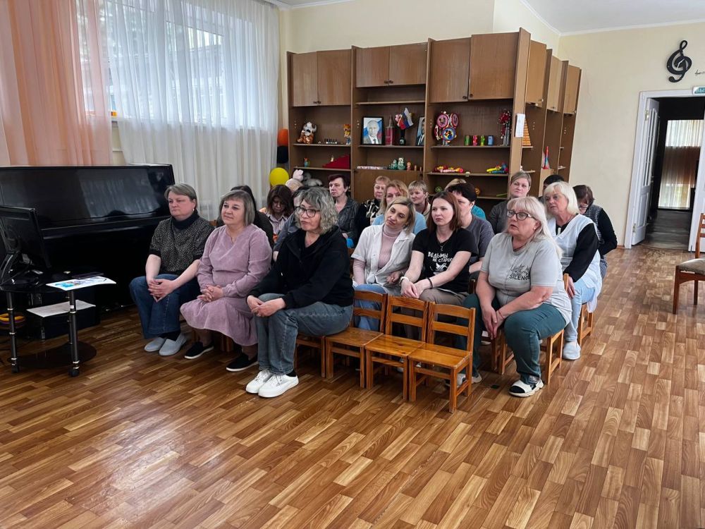 21 мая заместитель главы Администрации муниципального образования городского округа Харцызск Владимир Панченко провел встречу с трудовым коллективом ГКДОУ «Детский сад № 25 «Чайка» комбинированного вида г.о. Харцызск» 21 мая заместитель главы Администрации муниципального образования городского округа Харцызск Владимир Панченко провел встречу с трудовым коллективом ГКДОУ «Детский сад № 25 «Чайка» комбинированного вида г.о. Харцызск»