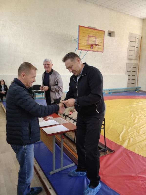 Вручение партийных билетов партии «ЕДИНАЯ РОССИЯ» Вручение партийных билетов партии «ЕДИНАЯ РОССИЯ»