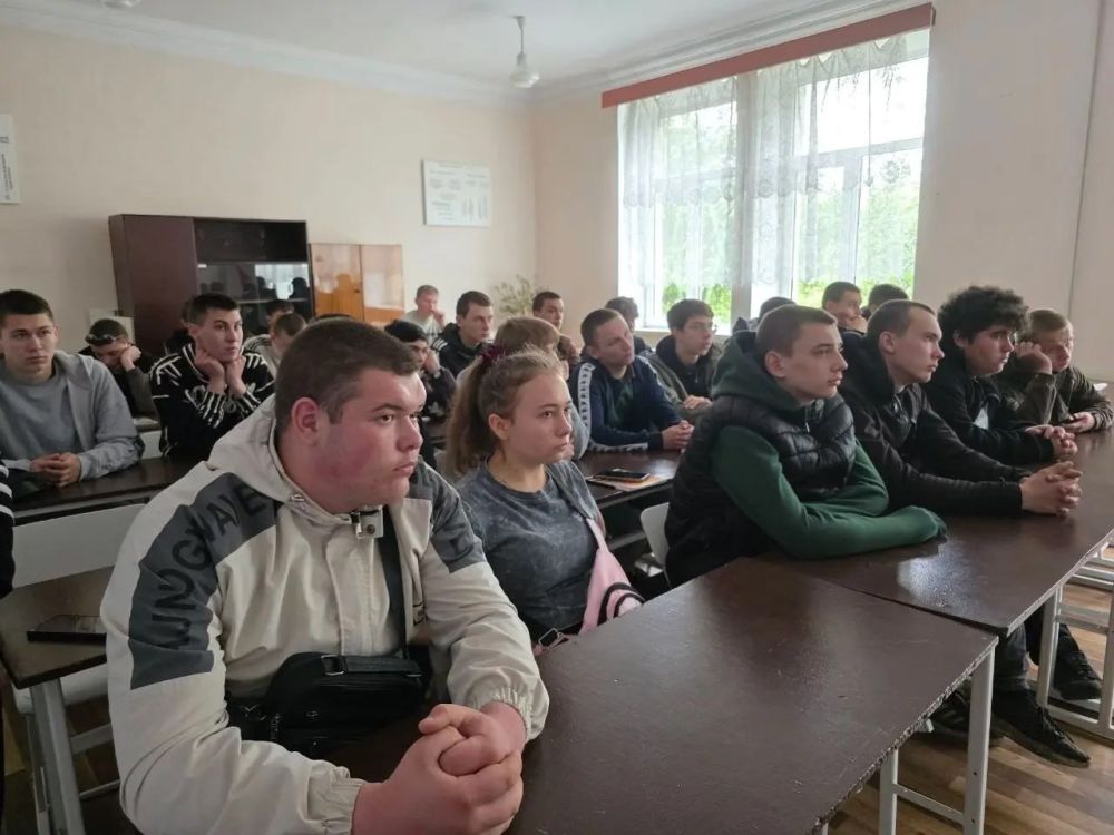 В Докучаевске проходят патриотические встречи молодежи В Докучаевске проходят патриотические встречи молодежи