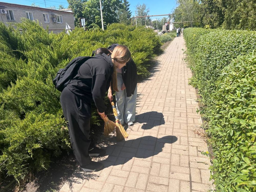 Сегодня прошёл общешкольный субботник! Сегодня прошёл общешкольный субботник!