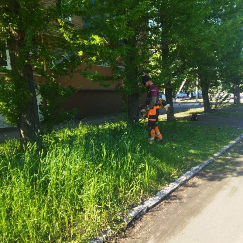 В Кировском проводятся работы по благоустройству В Кировском проводятся работы по благоустройству