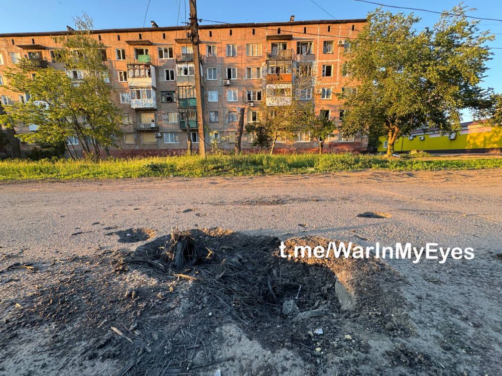 Последствия комбинированного обстрела пгт Последствия комбинированного обстрела пгт