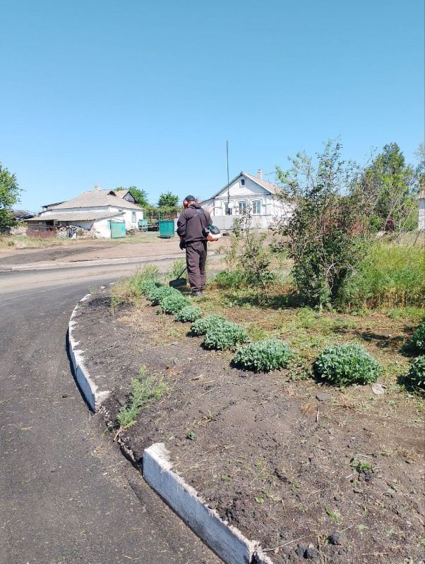 Продолжаем выполнять поручения Главы Республики по благоустройству территории, уделяя особое внимание покосу сорной травы Продолжаем выполнять поручения Главы Республики по благоустройству территории, уделяя особое внимание покосу сорной травы