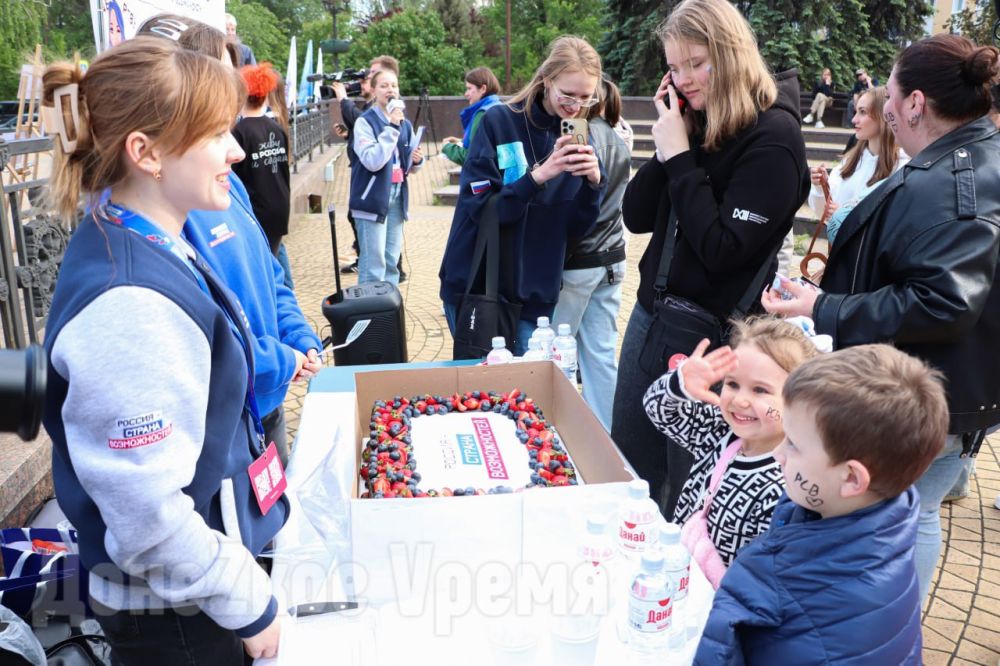 Дарят подарки в свой день рождения: платформа «Россия — страна возможностей» отмечает семилетие Дарят подарки в свой день рождения: платформа «Россия — страна возможностей» отмечает семилетие