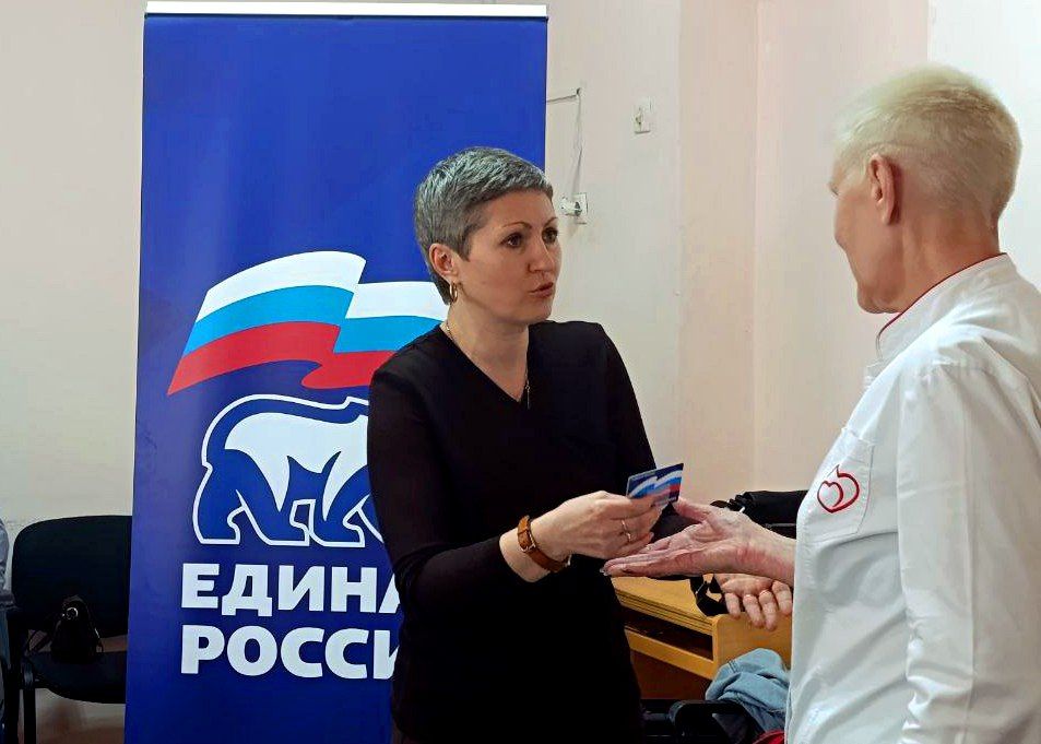 Иван Адамец: Заместитель руководителя Управы Куйбышевского внутригородского района Елена Строганова и депутаты Донецкого городского совета Герман Полунин, Валерий Солодовников совместно с представителем государственного... Иван Адамец: Заместитель руководителя Управы Куйбышевского внутригородского района Елена Строганова и депутаты Донецкого городского совета Герман Полунин, Валерий Солодовников совместно с представителем государственного...