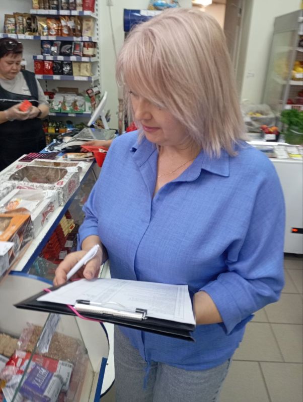 Рейд по объектам торговли. 22 мая в рамках проекта «Народный контроль» партии «Единая Россия» сотрудники отдела торговли и предпринимательства администрации городского округа Енакиево совместно с депутатами Енакиевского... Рейд по объектам торговли. 22 мая в рамках проекта «Народный контроль» партии «Единая Россия» сотрудники отдела торговли и предпринимательства администрации городского округа Енакиево совместно с депутатами Енакиевского...