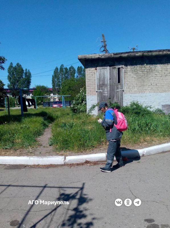 Коммунальщики навели порядок в двух десятках дворов Ильичевского района Коммунальщики навели порядок в двух десятках дворов Ильичевского района