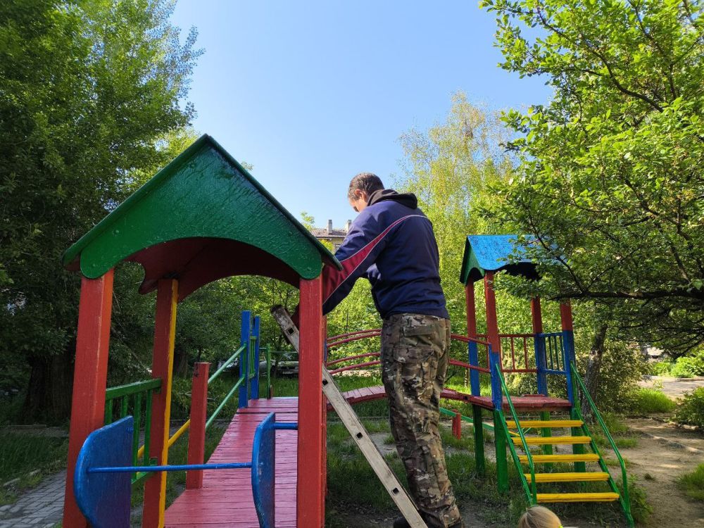 В Кировском внутригородском районе продолжаются работы по благоустройству В Кировском внутригородском районе продолжаются работы по благоустройству