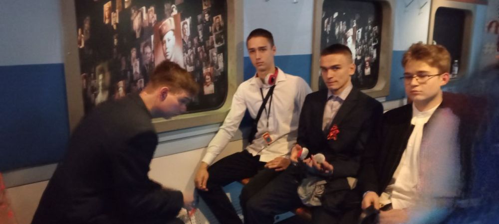 Волонтеры движения «За Победу» ГБОУ «Мироновская школа № 10 г.о. Дебальцево» сегодня посетили поезд Победы, который прибыл в г. Дебальцево Волонтеры движения «За Победу» ГБОУ «Мироновская школа № 10 г.о. Дебальцево» сегодня посетили поезд Победы, который прибыл в г. Дебальцево