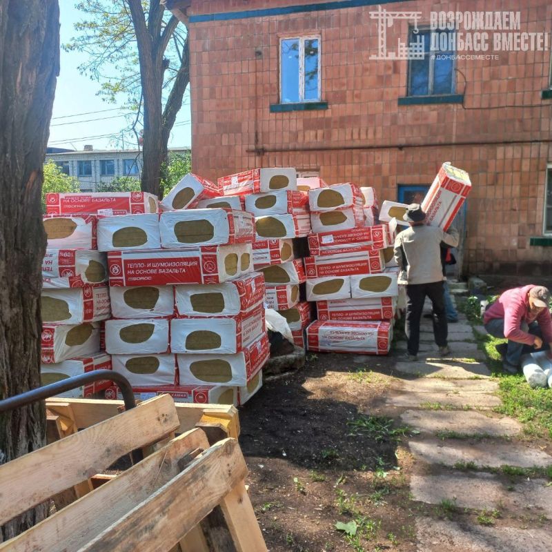 Игорь Лызов: В пос. Металлист специалисты из ЕАО продолжают восстанавливать кровли домов Игорь Лызов: В пос. Металлист специалисты из ЕАО продолжают восстанавливать кровли домов