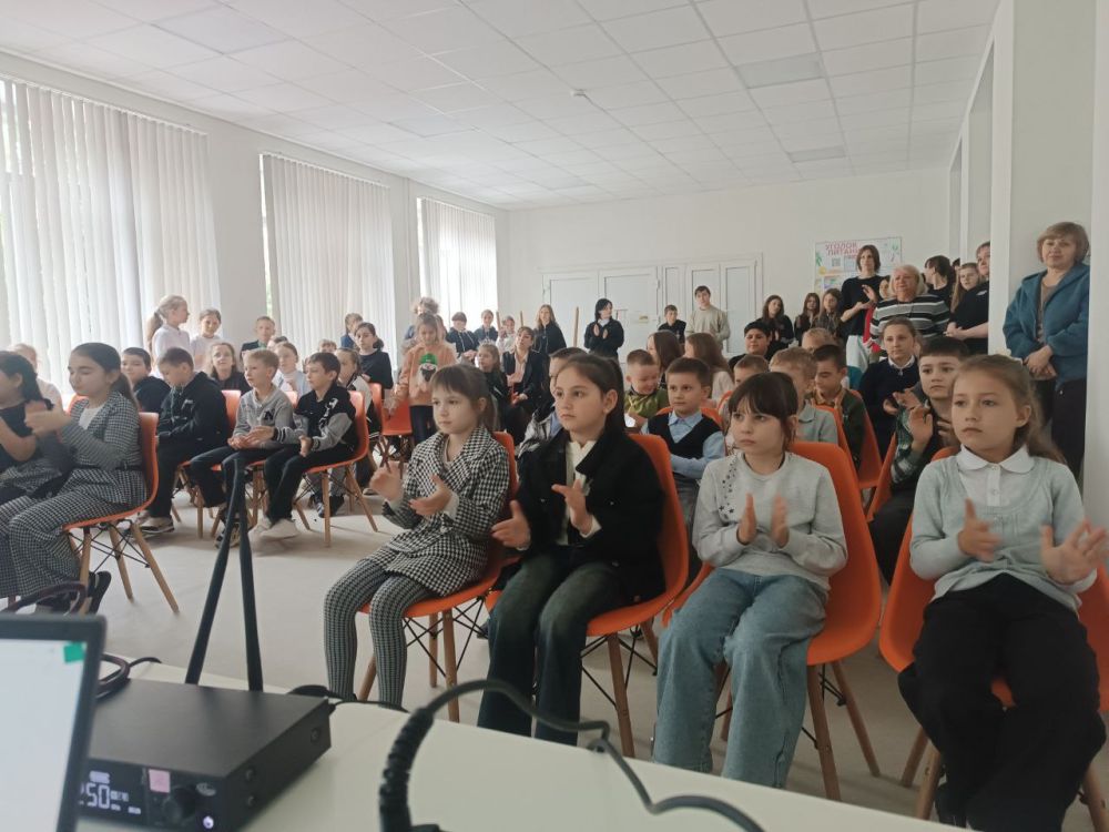 Преподаватели и обучающиеся Владимировской детской школы искусств с 19 по 21 мая для учащихся Ольгинской и Новотроицких школ №2 и №4 организовали настоящие праздники музыки и отличного настроения Преподаватели и обучающиеся Владимировской детской школы искусств с 19 по 21 мая для учащихся Ольгинской и Новотроицких школ №2 и №4 организовали настоящие праздники музыки и отличного настроения