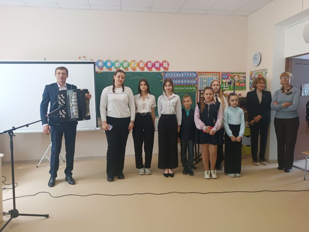 Преподаватели и обучающиеся Владимировской детской школы искусств с 19 по 21 мая для учащихся Ольгинской и Новотроицких школ №2 и №4 организовали настоящие праздники музыки и отличного настроения Преподаватели и обучающиеся Владимировской детской школы искусств с 19 по 21 мая для учащихся Ольгинской и Новотроицких школ №2 и №4 организовали настоящие праздники музыки и отличного настроения