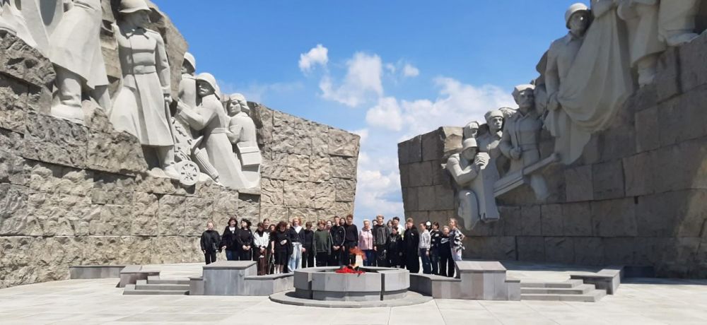 Ждановские школьники посетили Самбекские высоты Ждановские школьники посетили Самбекские высоты