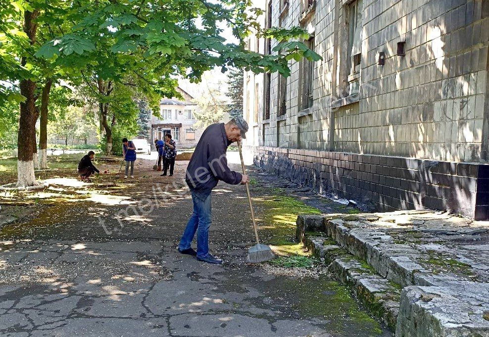 Алексей Кулемзин: Сотрудники учреждений культуры, образования и спорта, а также представители управления по физической культуре и спорту, легкоатлетического манежа «Донецк» и Центра физкультурно-оздоровительной работы внесли... Алексей Кулемзин: Сотрудники учреждений культуры, образования и спорта, а также представители управления по физической культуре и спорту, легкоатлетического манежа «Донецк» и Центра физкультурно-оздоровительной работы внесли...