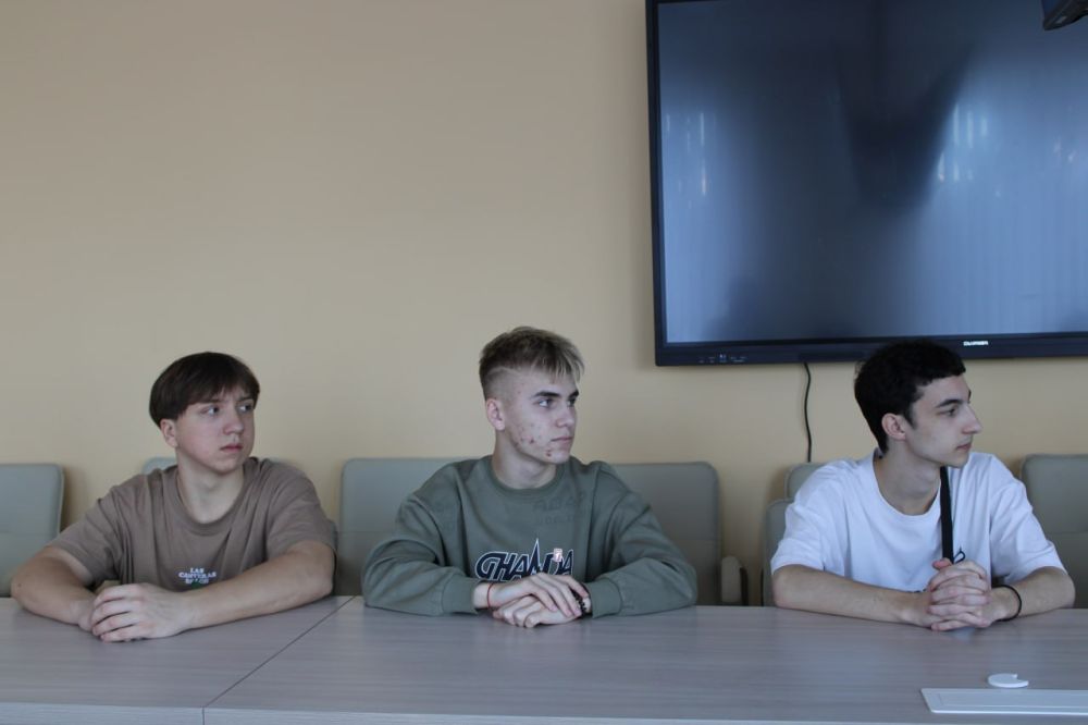 Заместитель главы администрации городского округа Горловка Донецкой Народной Республики провел встречу с молодежью Горловки Заместитель главы администрации городского округа Горловка Донецкой Народной Республики провел встречу с молодежью Горловки