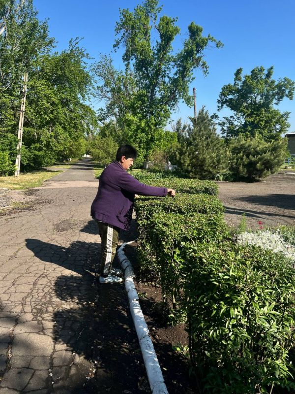 Продолжаем выполнять поручения Главы Республики по благоустройству территории, уделяя особое внимание покосу сорной травы Продолжаем выполнять поручения Главы Республики по благоустройству территории, уделяя особое внимание покосу сорной травы