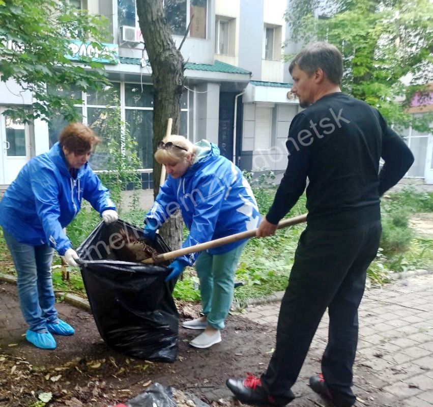 Акция «Чистый четверг» во всех районах Донецка! Акция «Чистый четверг» во всех районах Донецка!